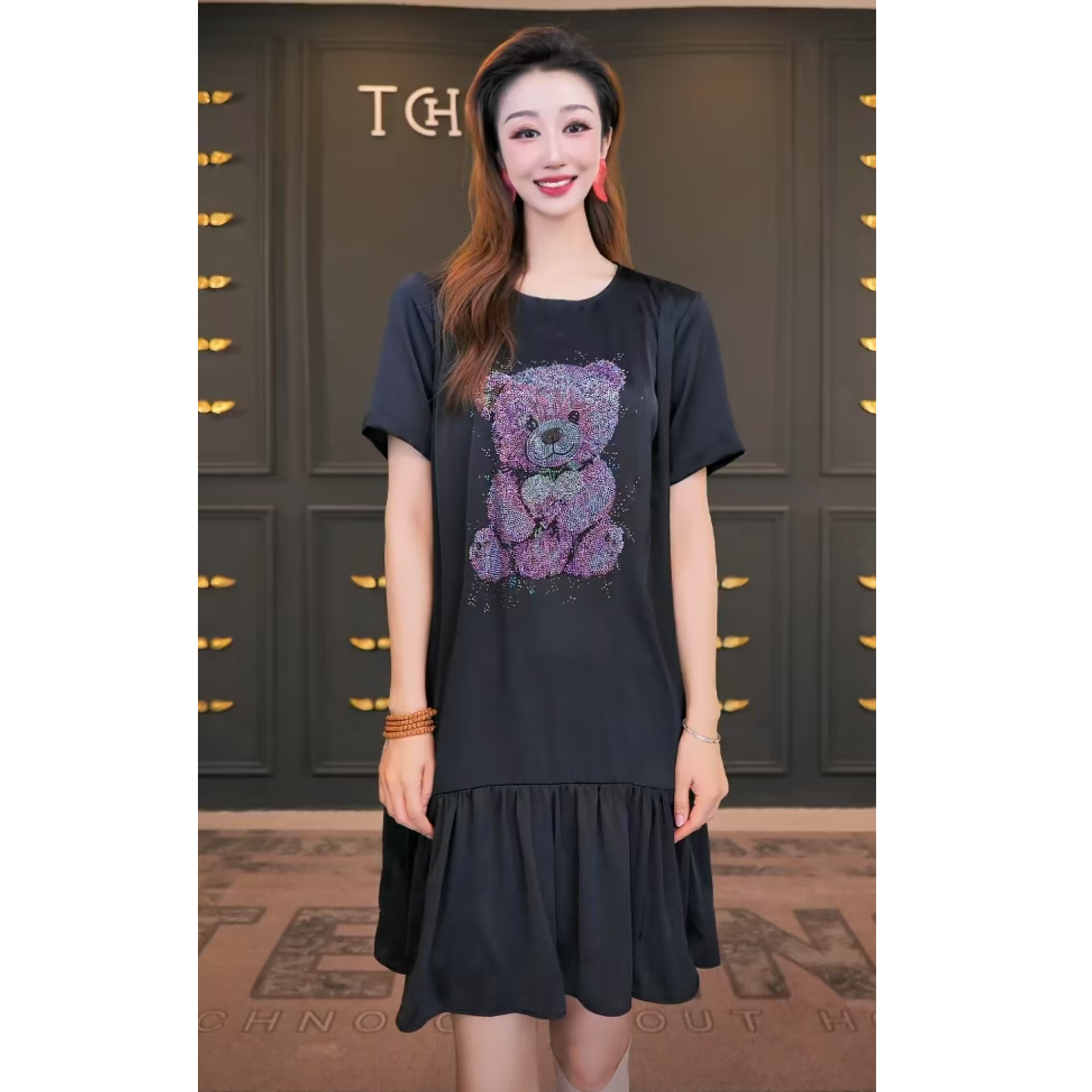 TCH轻奢时尚潮牌烫钻小熊拼接黑色花边连衣裙T75B30E1056