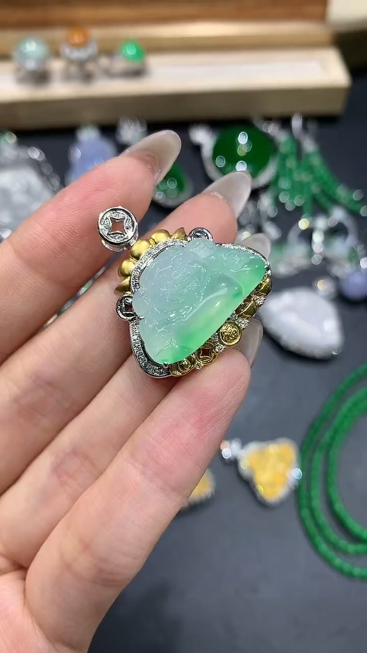 【闪购商品】翡翠吊坠(不含链)18K金镶嵌17团购