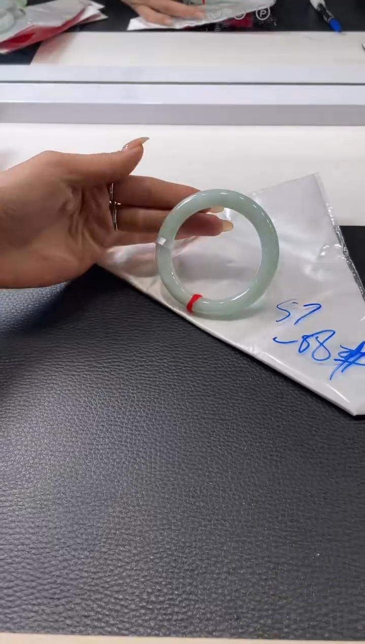 【闪购商品】翡翠手镯未镶嵌手镯