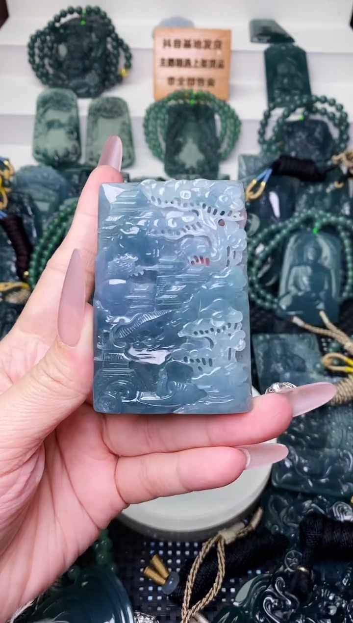 颈饰未镶嵌翡翠 