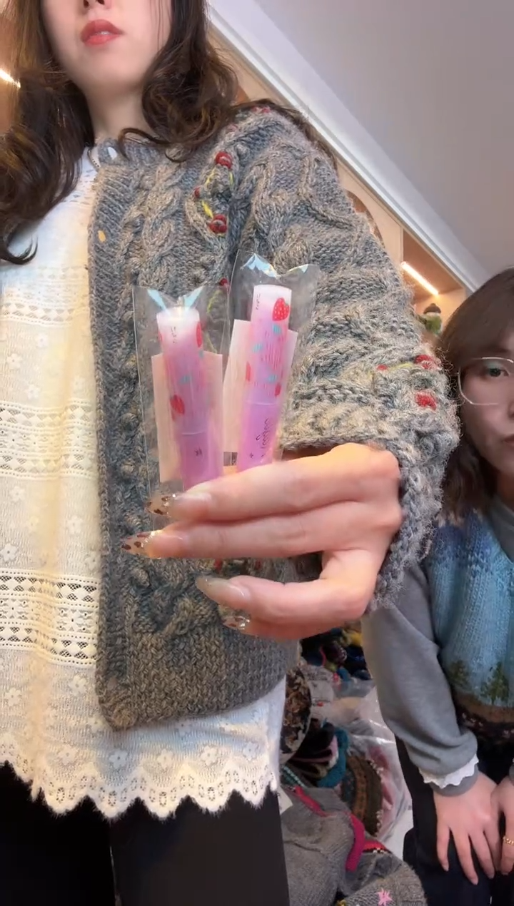 羊毛泰国草莓润唇