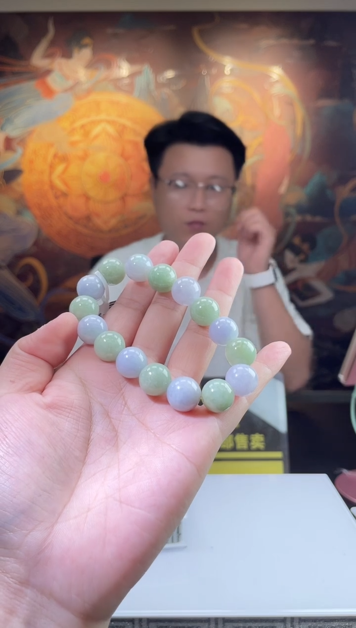 翡翠未镶嵌颈饰多样性发其一