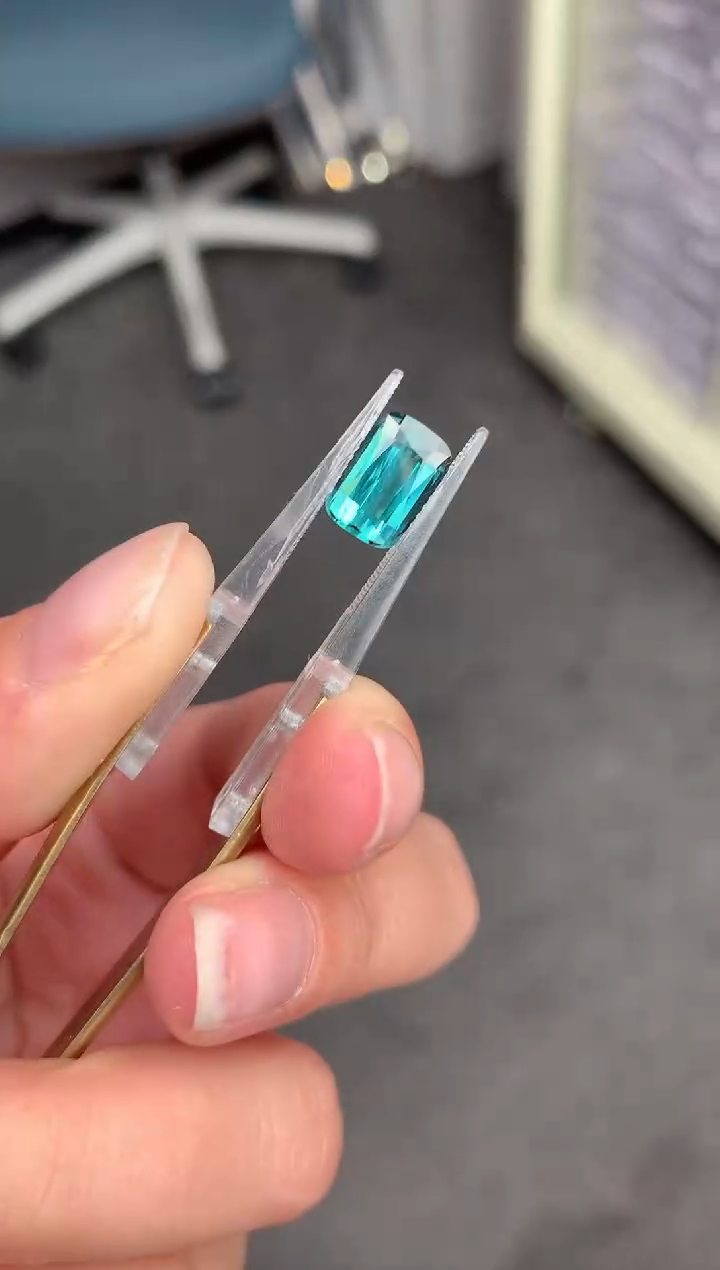 【闪购商品】碧玺裸石未镶嵌3.2ct拉贡碧玺