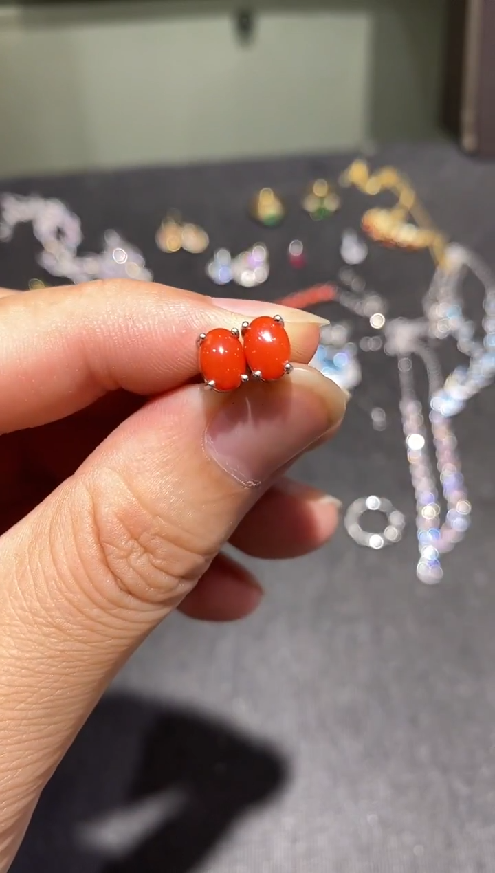 无925银海里红耳钉