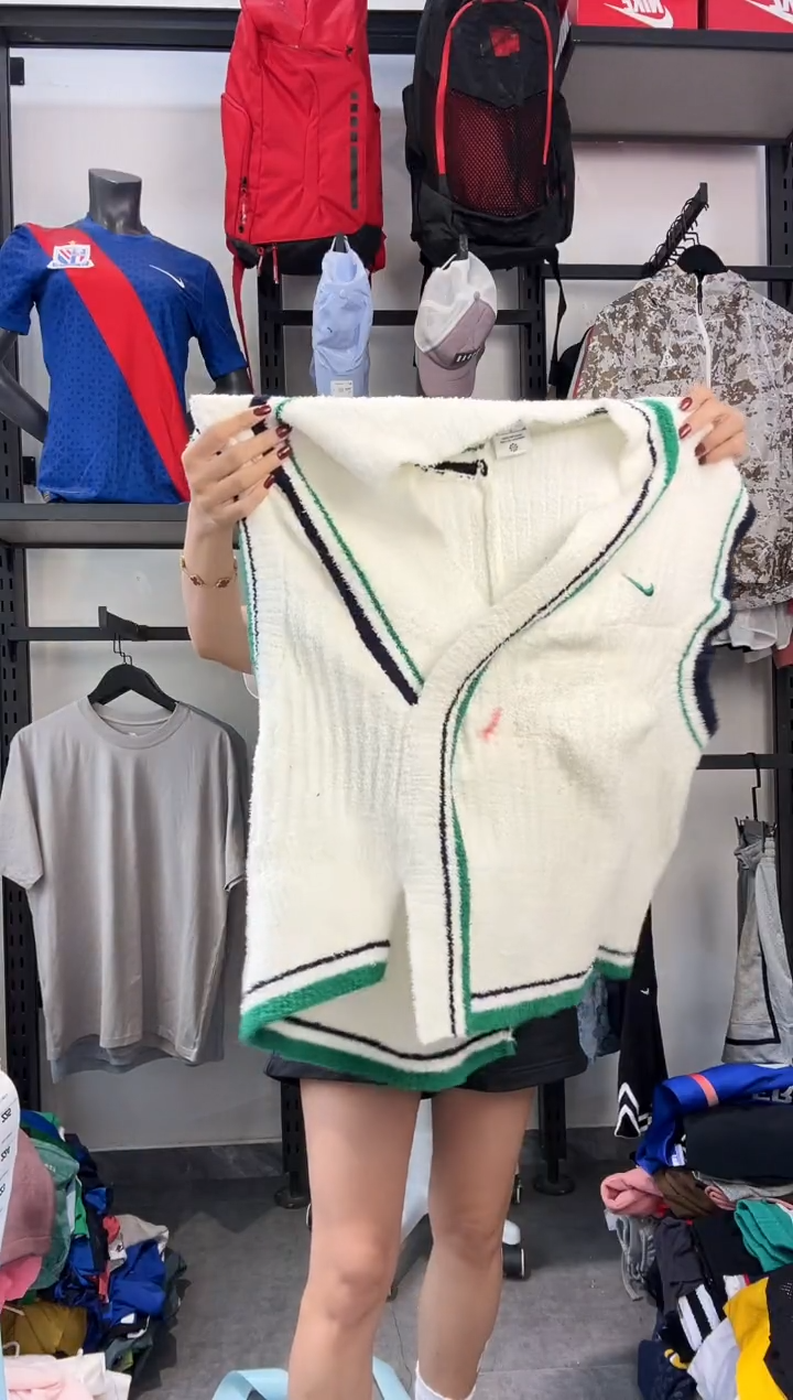 222编码 耐克卫衣服饰过款为准 尺码L