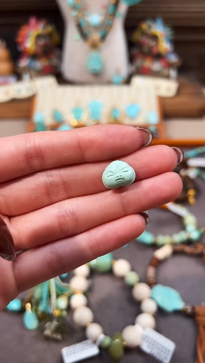 未镶嵌绿松石配饰屁桃猪