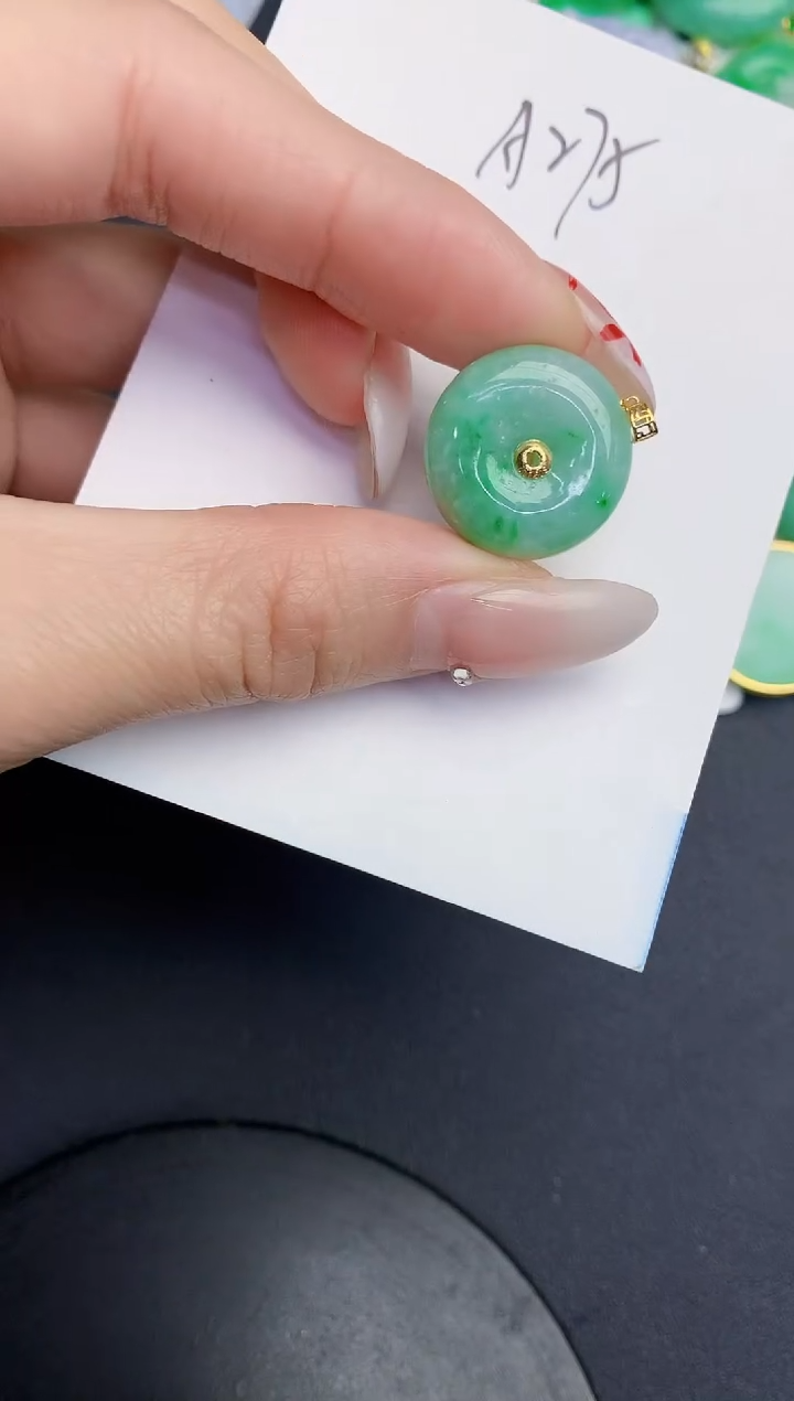 【闪购商品】翡翠颈饰18K金镶嵌00000000000