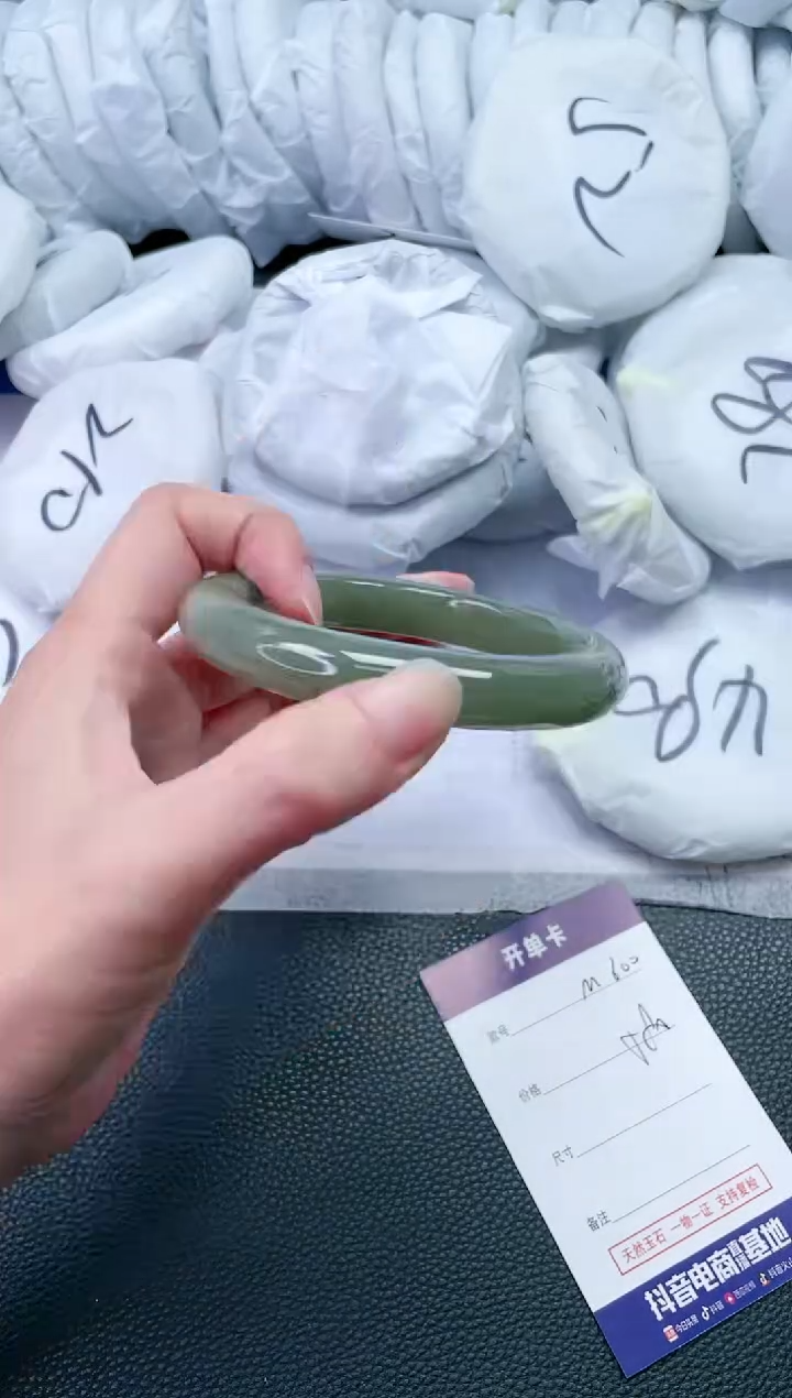 【闪购商品】和田玉手镯未镶嵌M600