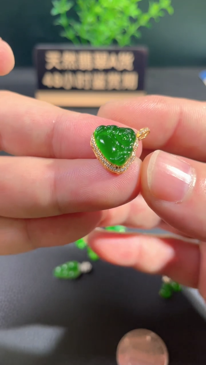 【闪购商品】翡翠颈饰18K金镶嵌翡翠