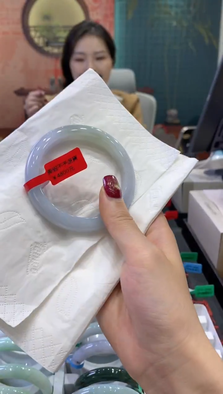 【闪购商品】翡翠手镯未镶嵌多人04012