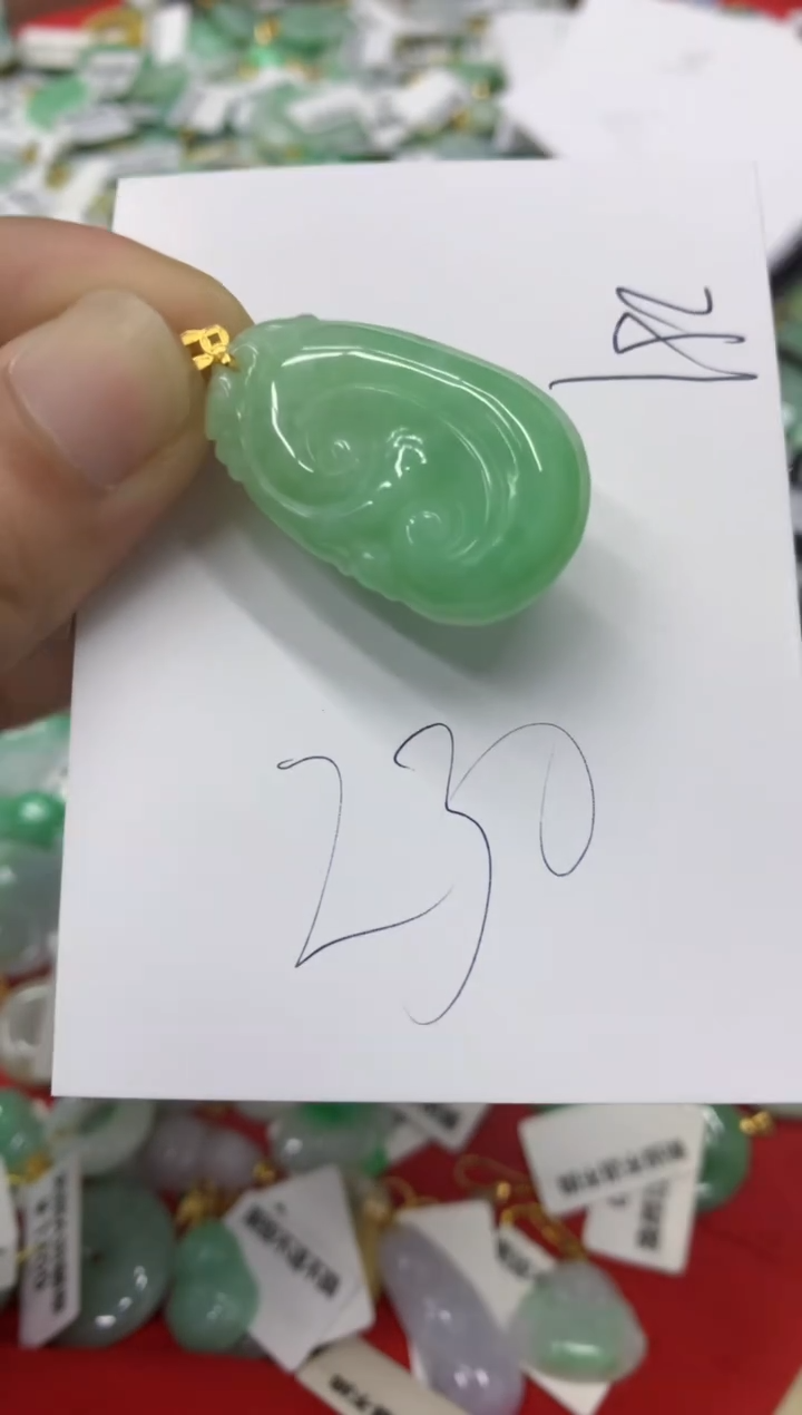 翡翠18K金镶嵌颈饰翡翠