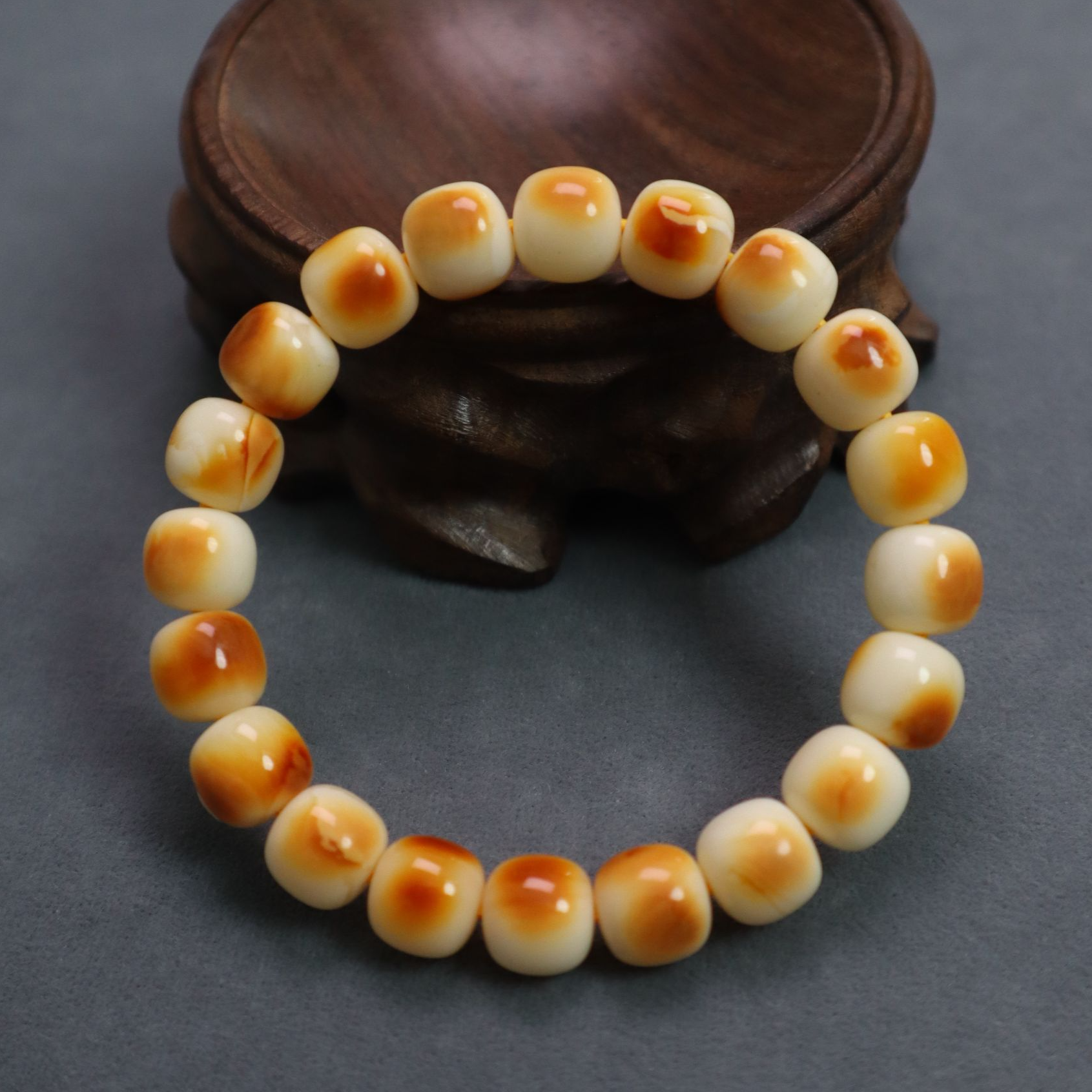 天然蜜蜡瓷白沁色老型同料手串