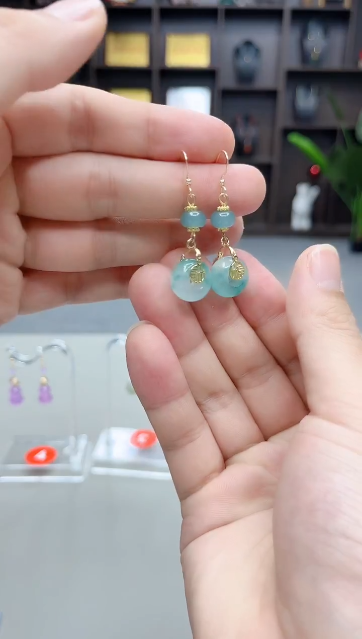 未镶嵌石英质玉（天山翠）耳饰307000