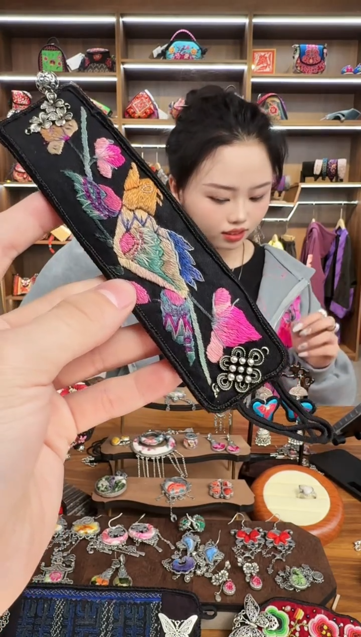 【闪购商品】织绣127蒙阿苏苗绣传承