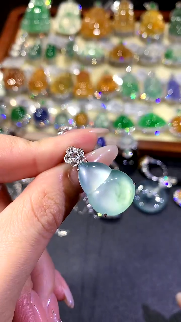 【闪购商品】翡翠吊坠(不含链)18K金镶嵌335-葫芦