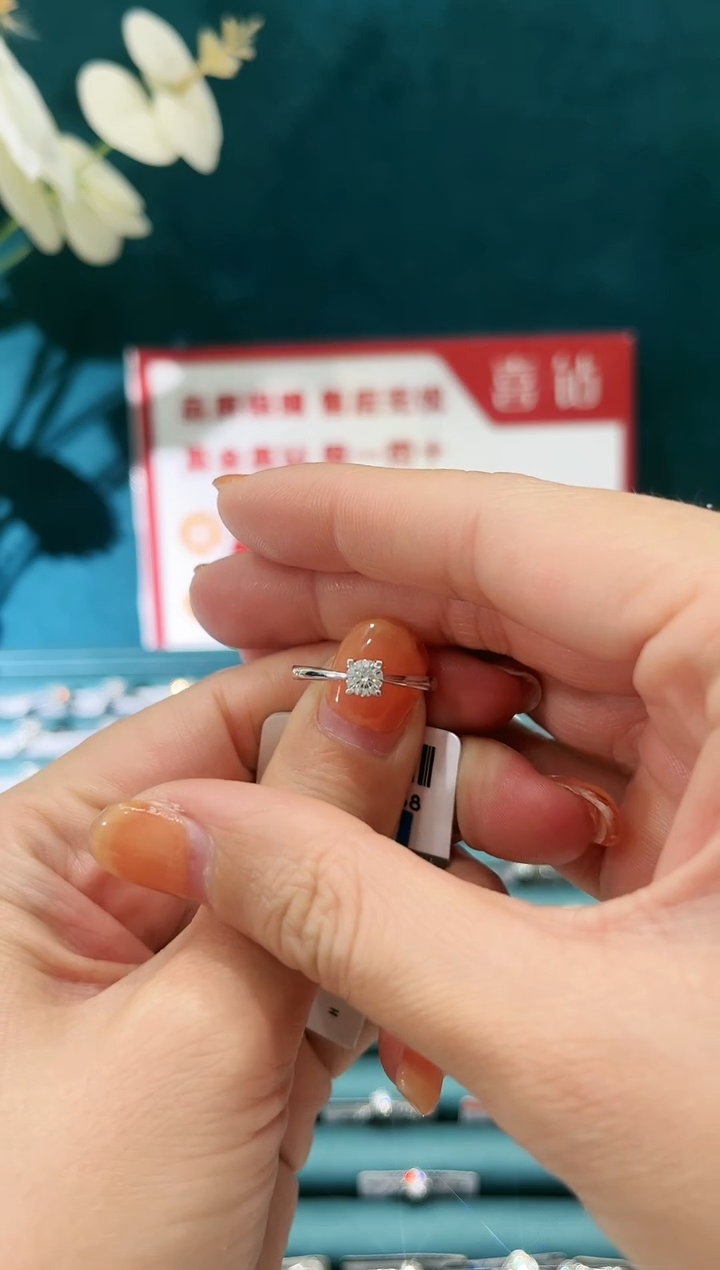 【闪购商品】钻石戒托18K金镶嵌简约女钻戒