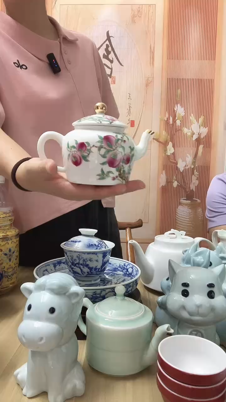瓷寿桃陶瓷小壶1把