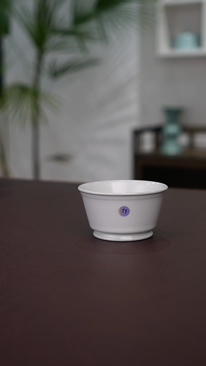 11号 月白釉  唇口马蹄杯  微瑕-鱼