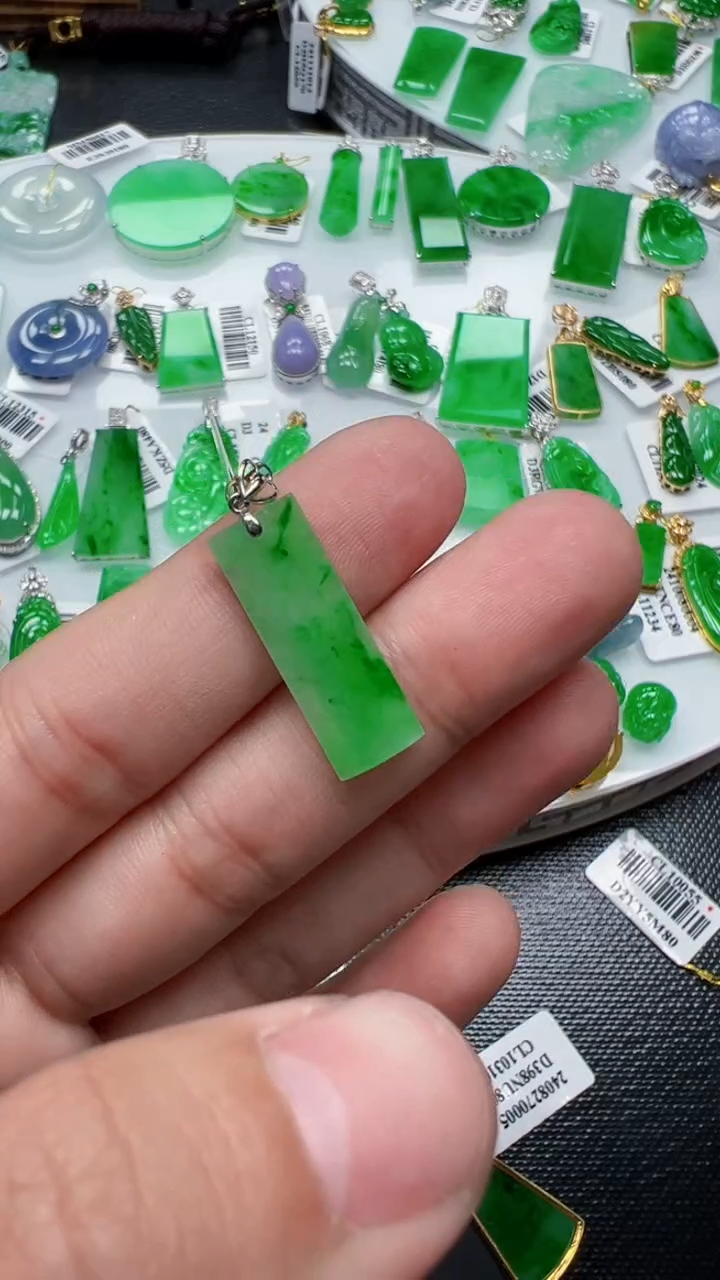 【闪购商品】翡翠挂件18K金镶嵌我