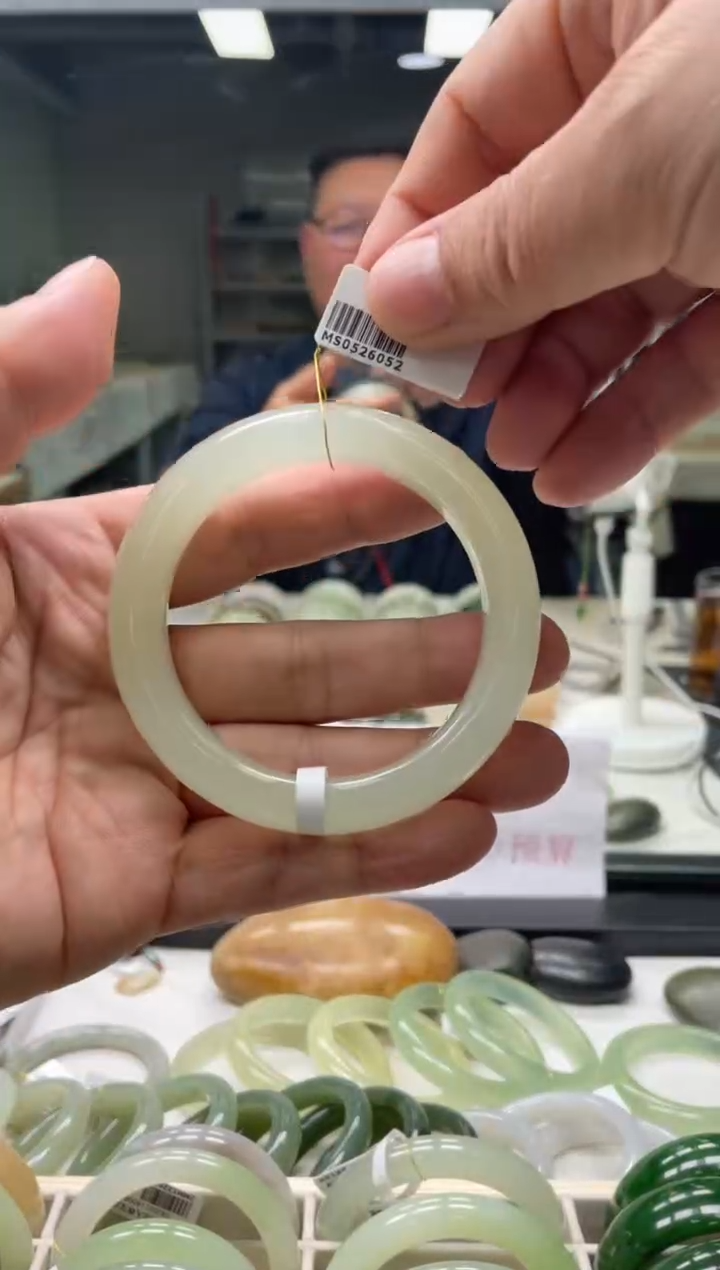 【闪购商品】和田玉手镯未镶嵌编码6052 圈口58-59