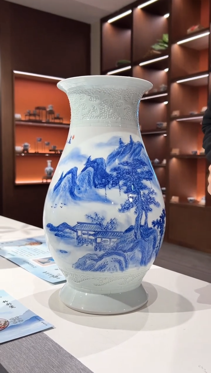 【闪购商品】瓶瓷博会影青雕刻鱼尾瓶