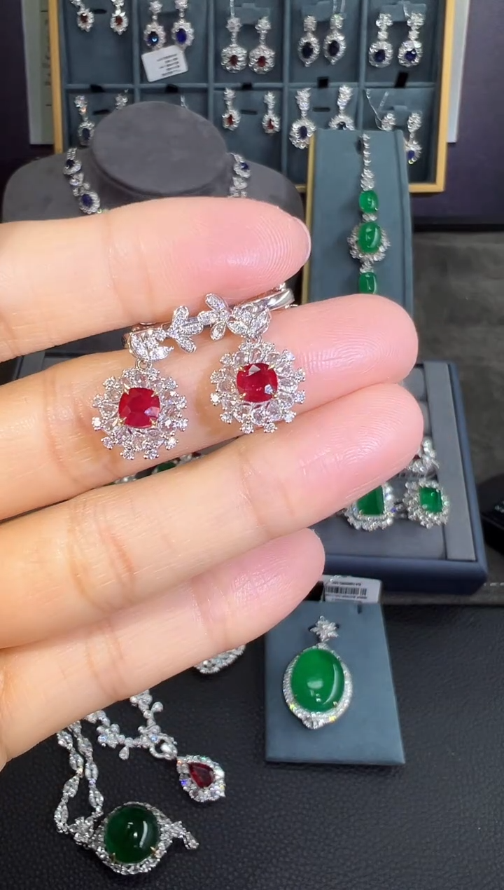 【闪购商品】红宝石耳钉18K金镶嵌耳钉