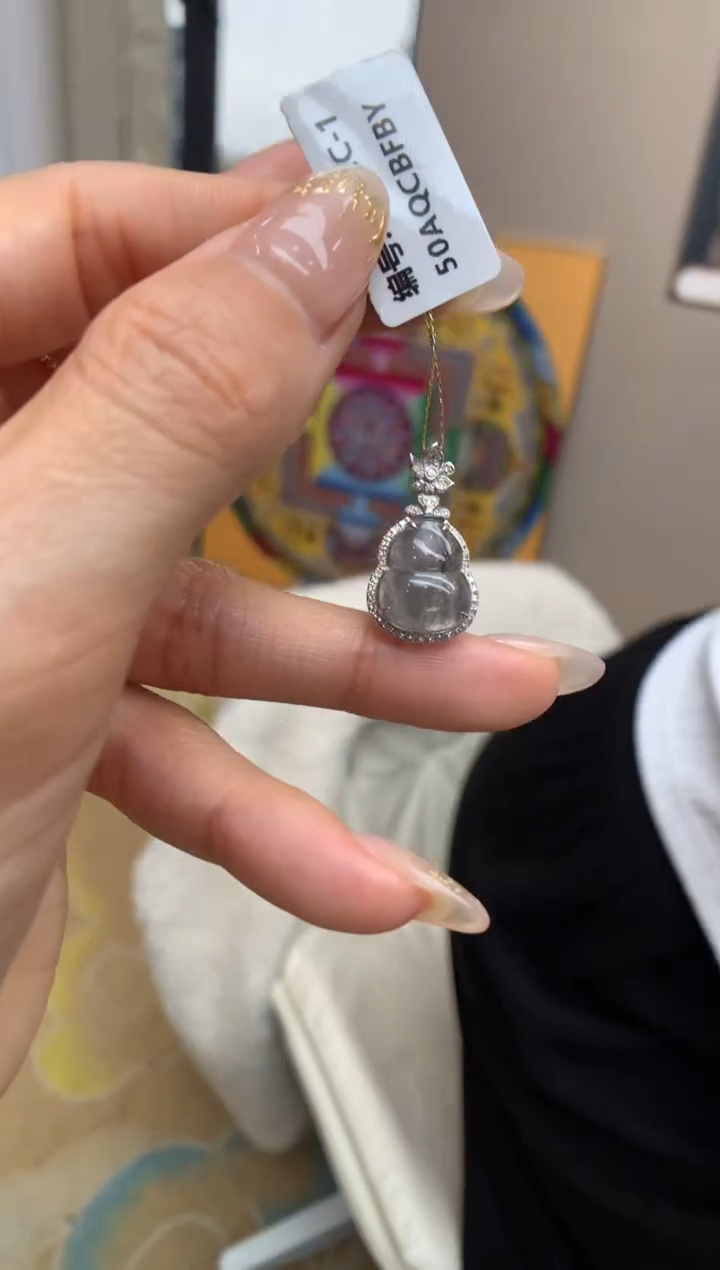 【闪购商品】翡翠颈饰18K金镶嵌葫芦