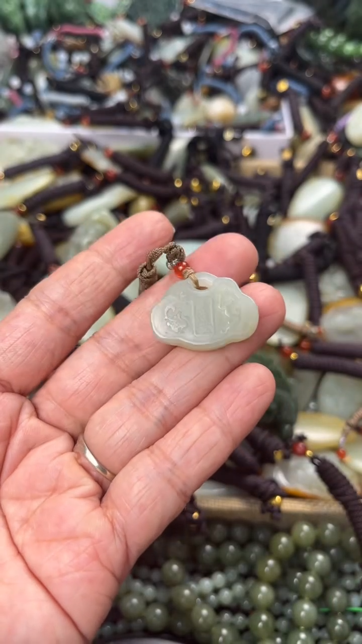 【闪购商品】和田玉颈饰未镶嵌多样性发货没有证书拍一发一有瑕