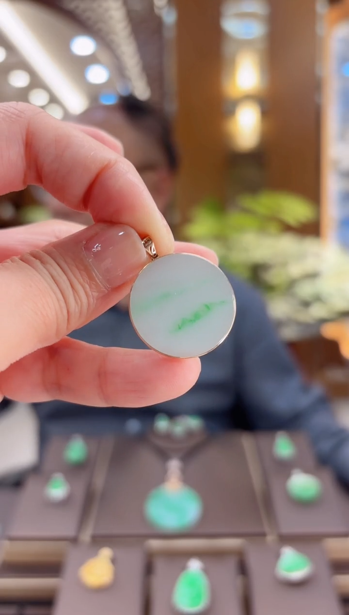 【闪购商品】翡翠吊坠(赠链)18K金镶嵌无事牌吊坠