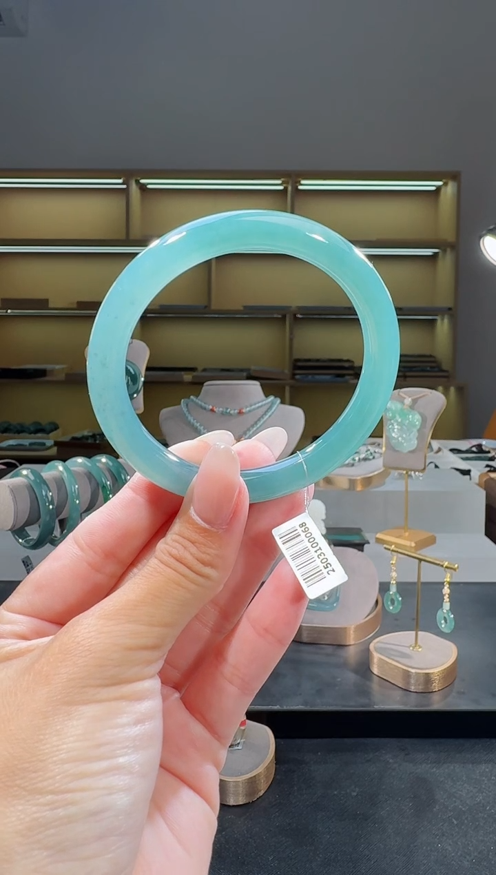 翡翠手镯未镶嵌57圈