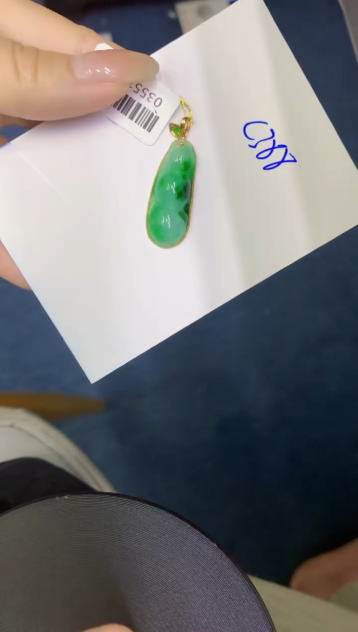 翡翠18K金镶嵌颈饰缅甸天然翡翠A货