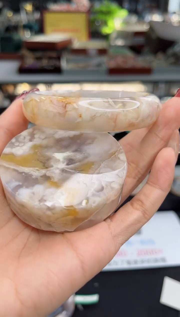 【闪购商品】石英质玉手镯未镶嵌62圈口（赠品镯心）3441034