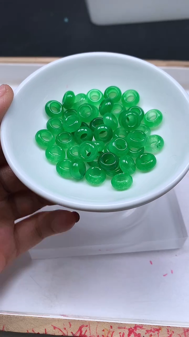 未镶嵌散珠玛瑙/玉髓M930 冰绿 甜甜圈内5mm20颗9.9元