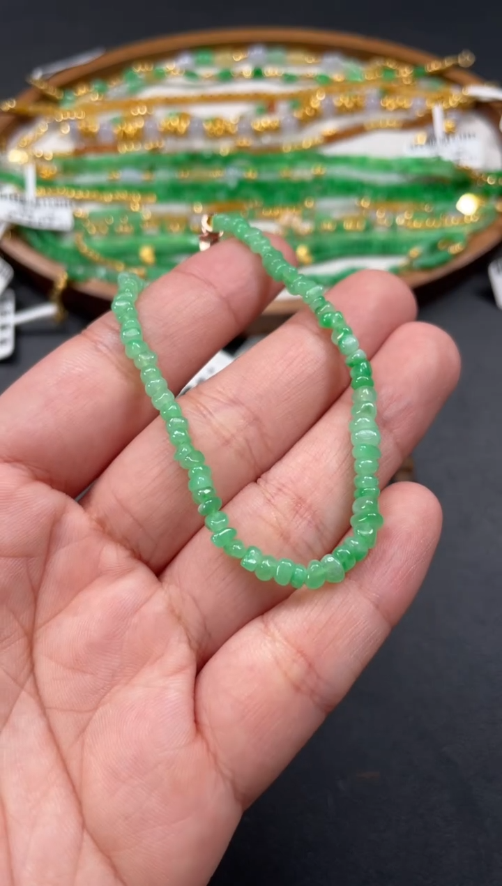 套链18K金镶嵌翡翠一个   P185