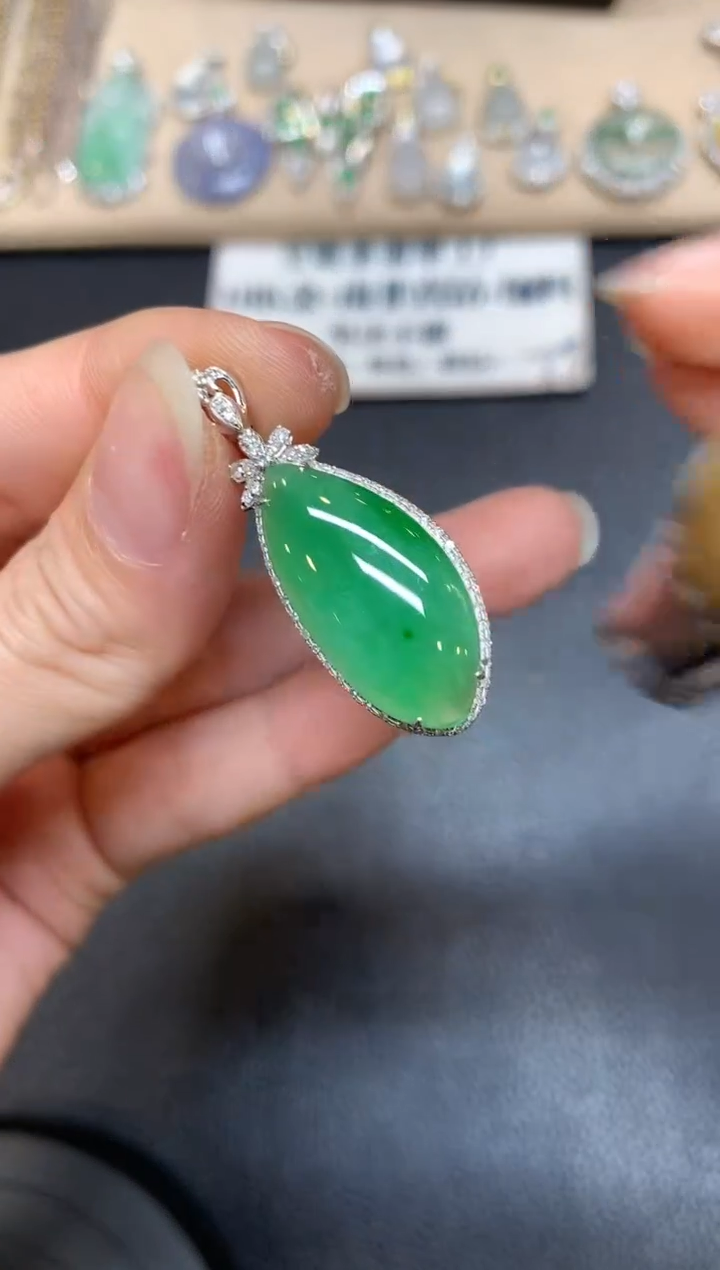 【闪购商品】翡翠颈饰18K金镶嵌【无服务费