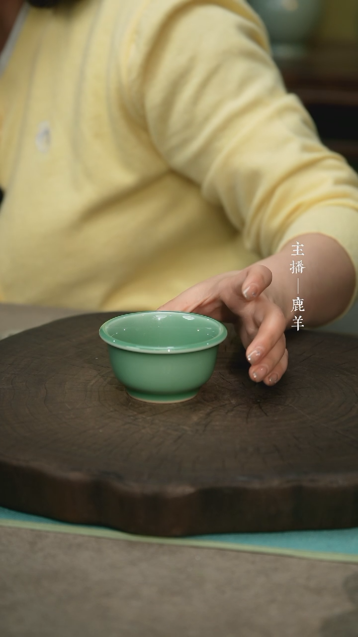 【闪购商品】压手杯-龙泉梅子青-周连福-羊