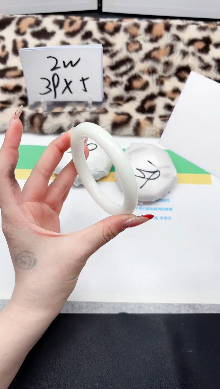 【闪购商品】石英质玉手镯未镶嵌164-61.1