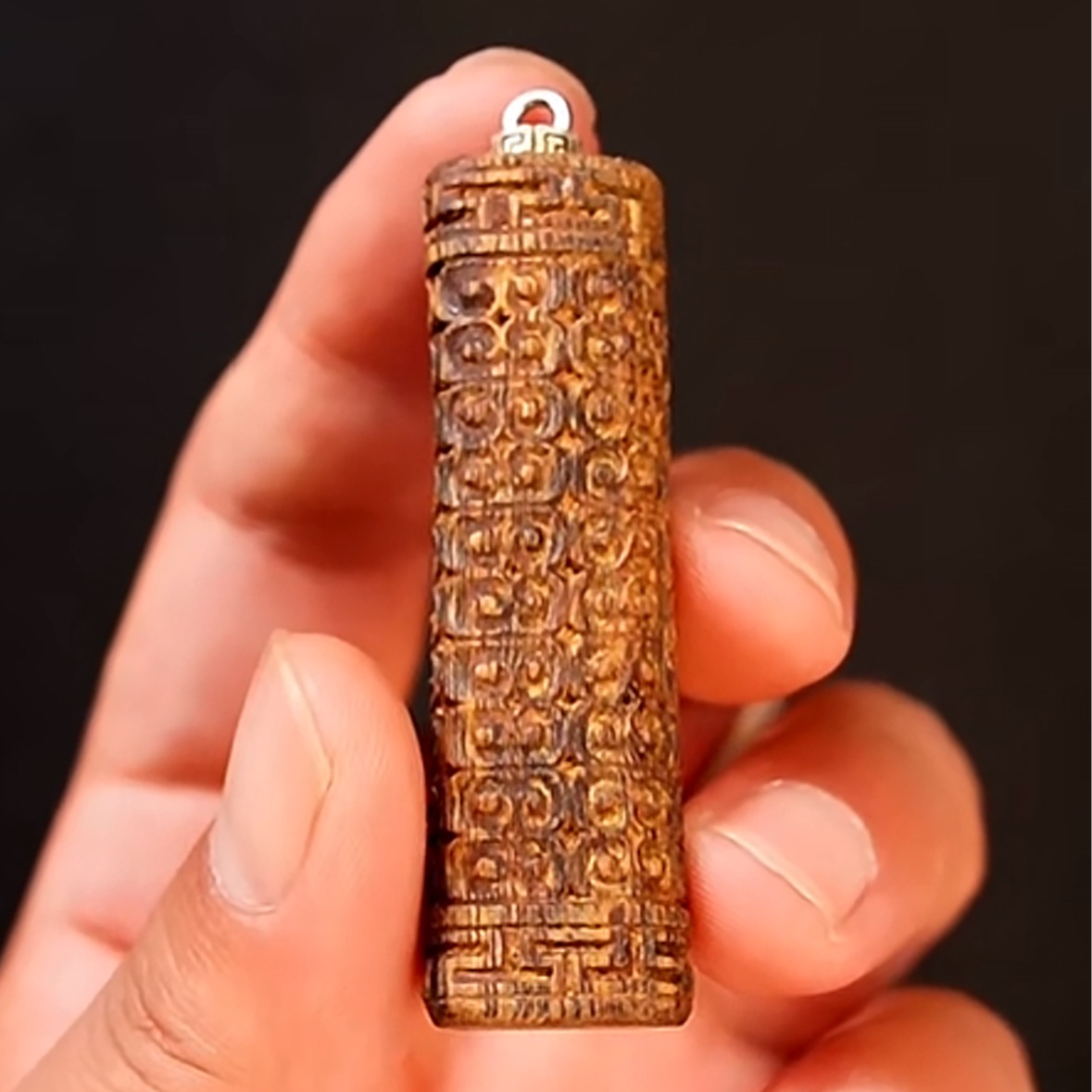 沉香莺歌绿棋楠吊坠