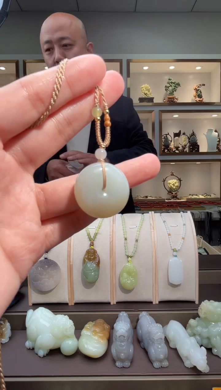 颈饰未镶嵌和田玉苏