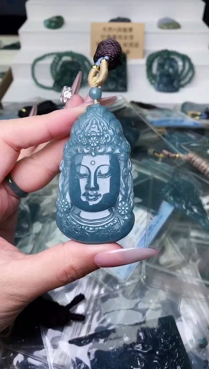 颈饰未镶嵌翡翠 