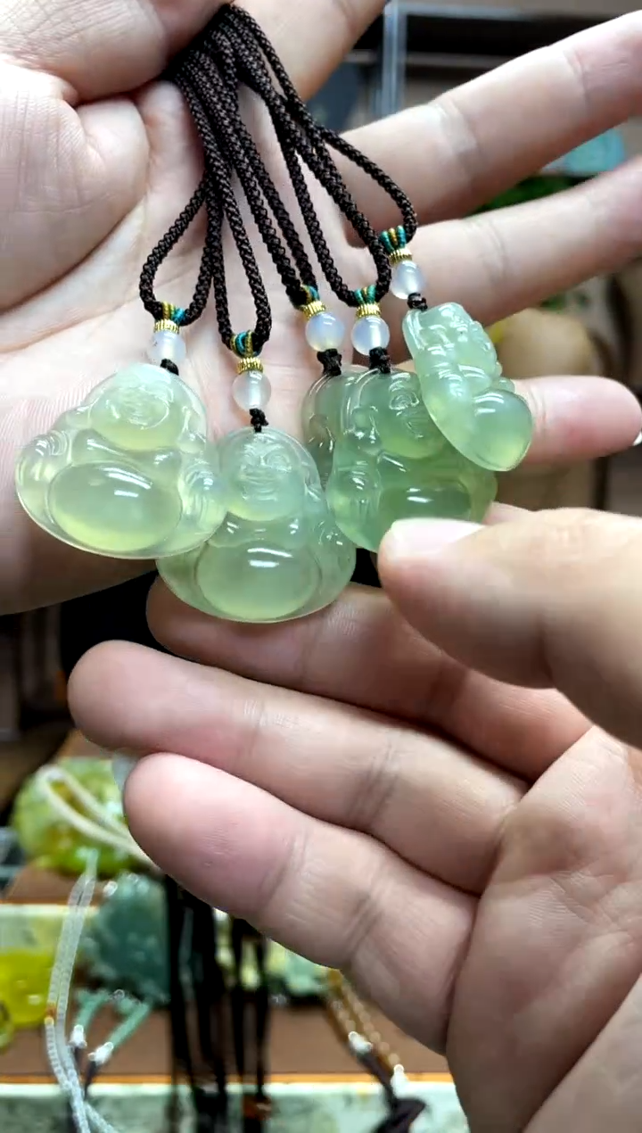 未镶嵌岫玉吊坠多样性发货发其中之一