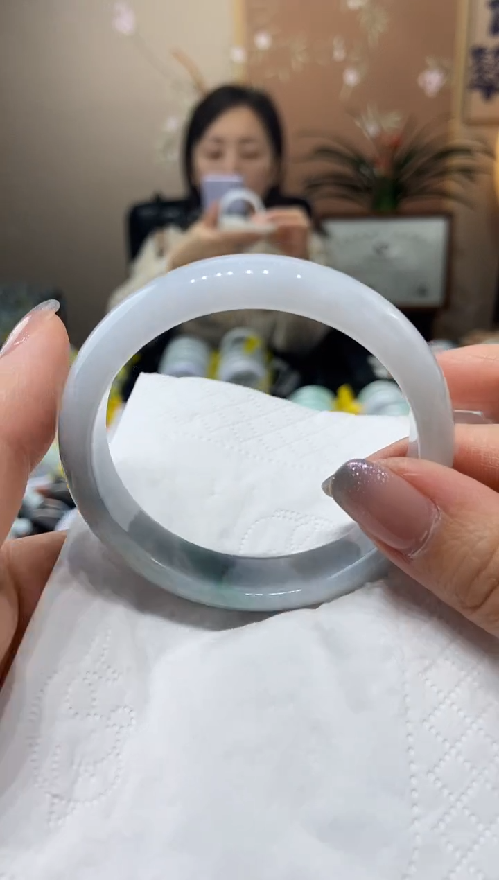 【闪购商品】翡翠手镯未镶嵌55.6圈口
