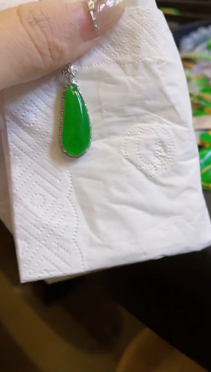 【闪购商品】定制翡翠18K金镶嵌瓜