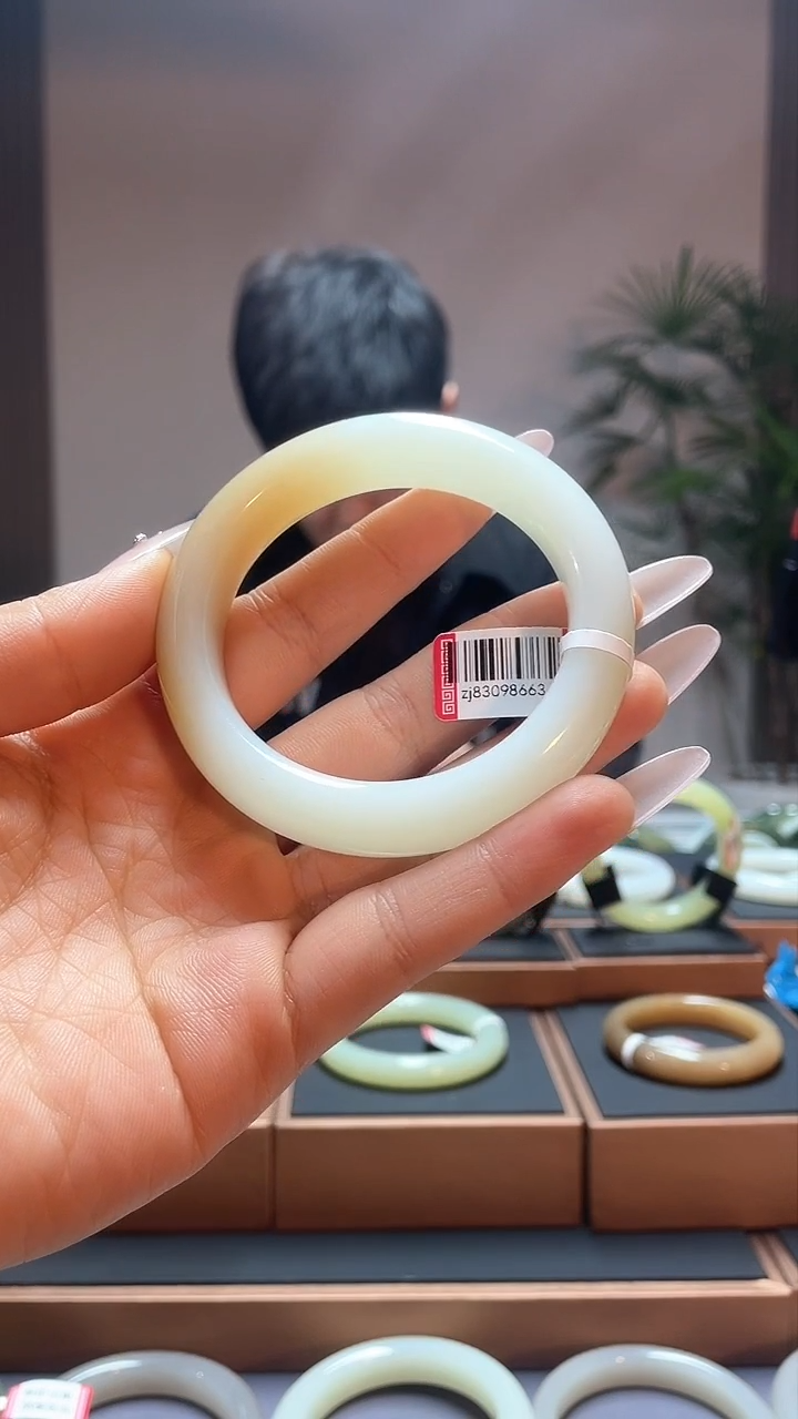 【闪购商品】和田玉手镯未镶嵌56糖白83098663