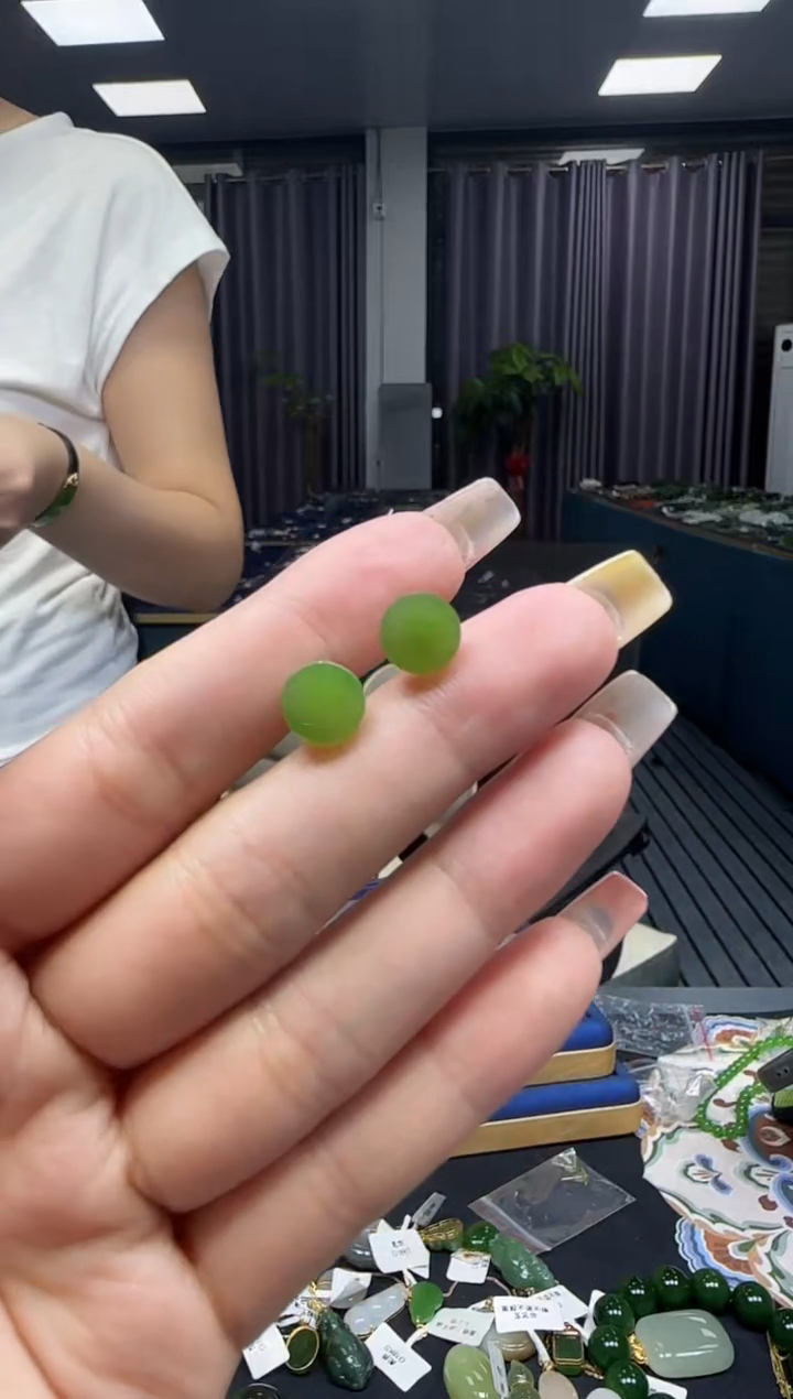 和田玉18K金镶嵌耳饰1