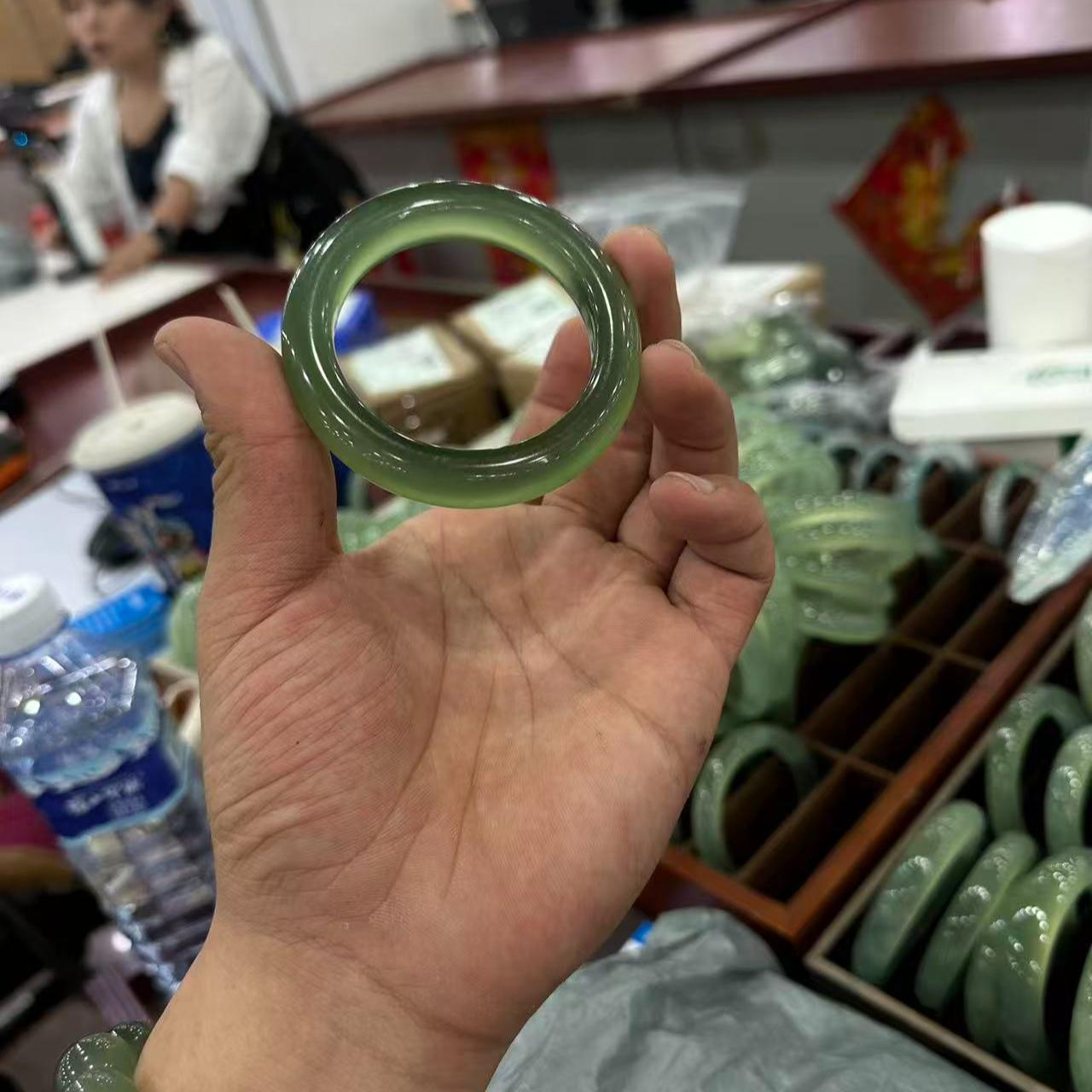 岫玉绿冰手镯高品质水头好