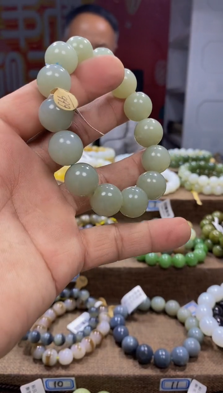 手链未镶嵌和田玉，
