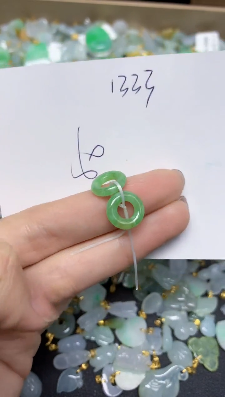 【闪购商品】翡翠颈饰未镶嵌 天然翡翠A货