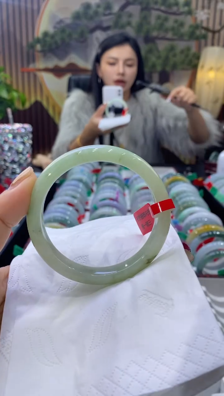 【闪购商品】翡翠手镯未镶嵌多人06515