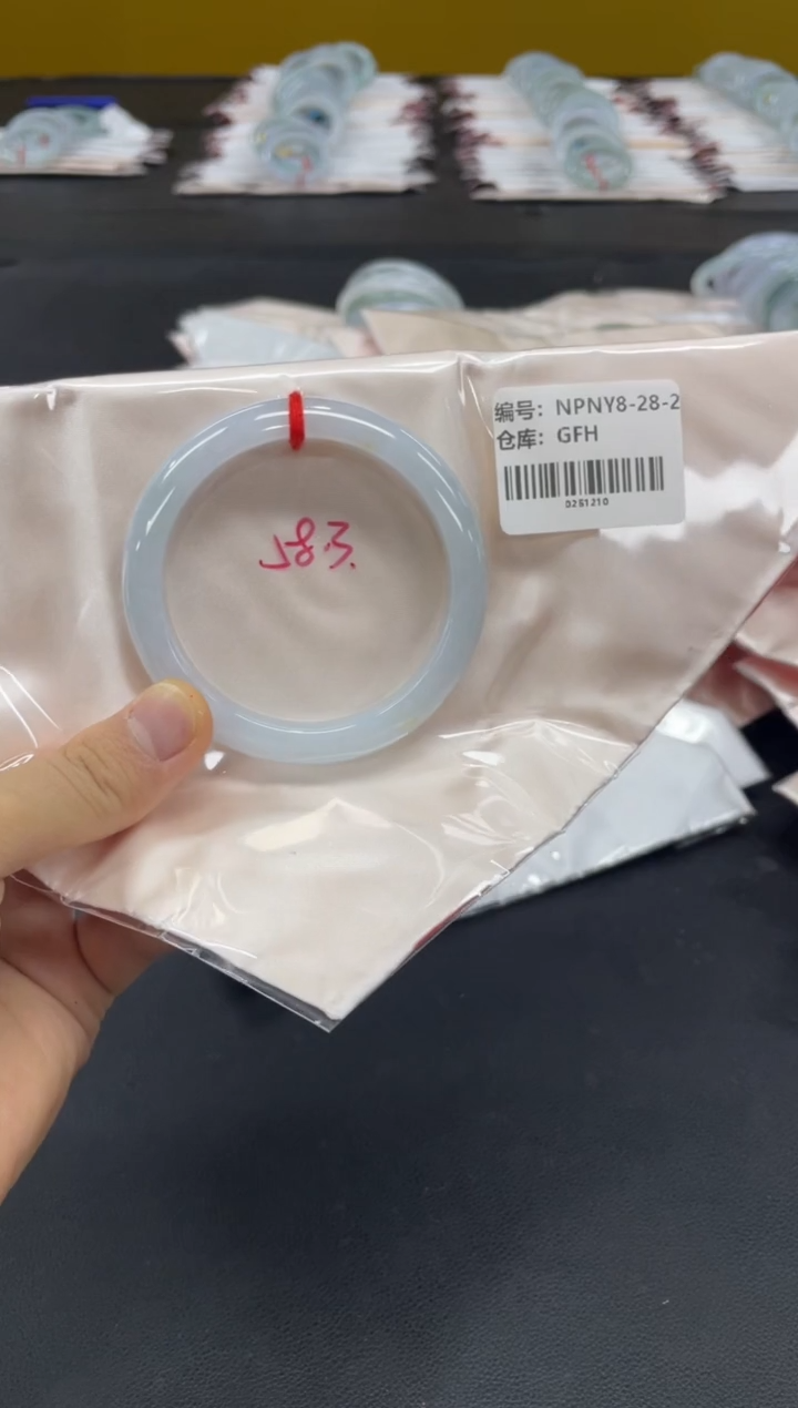 未镶嵌手镯翡翠翡翠手镯